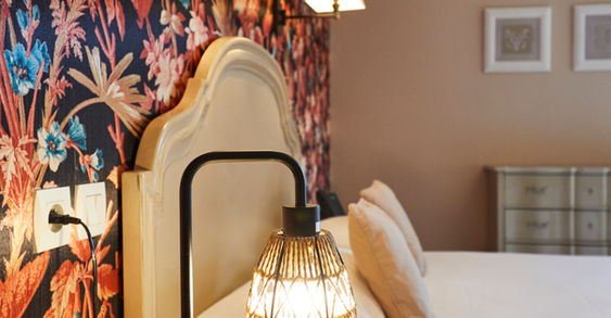Chambre avec papier peint décoratif, Hôtel Périer du Bignon à Laval