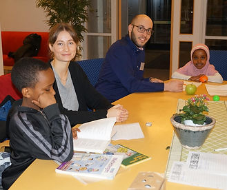 Läxhjälp på Valsätraskolan.