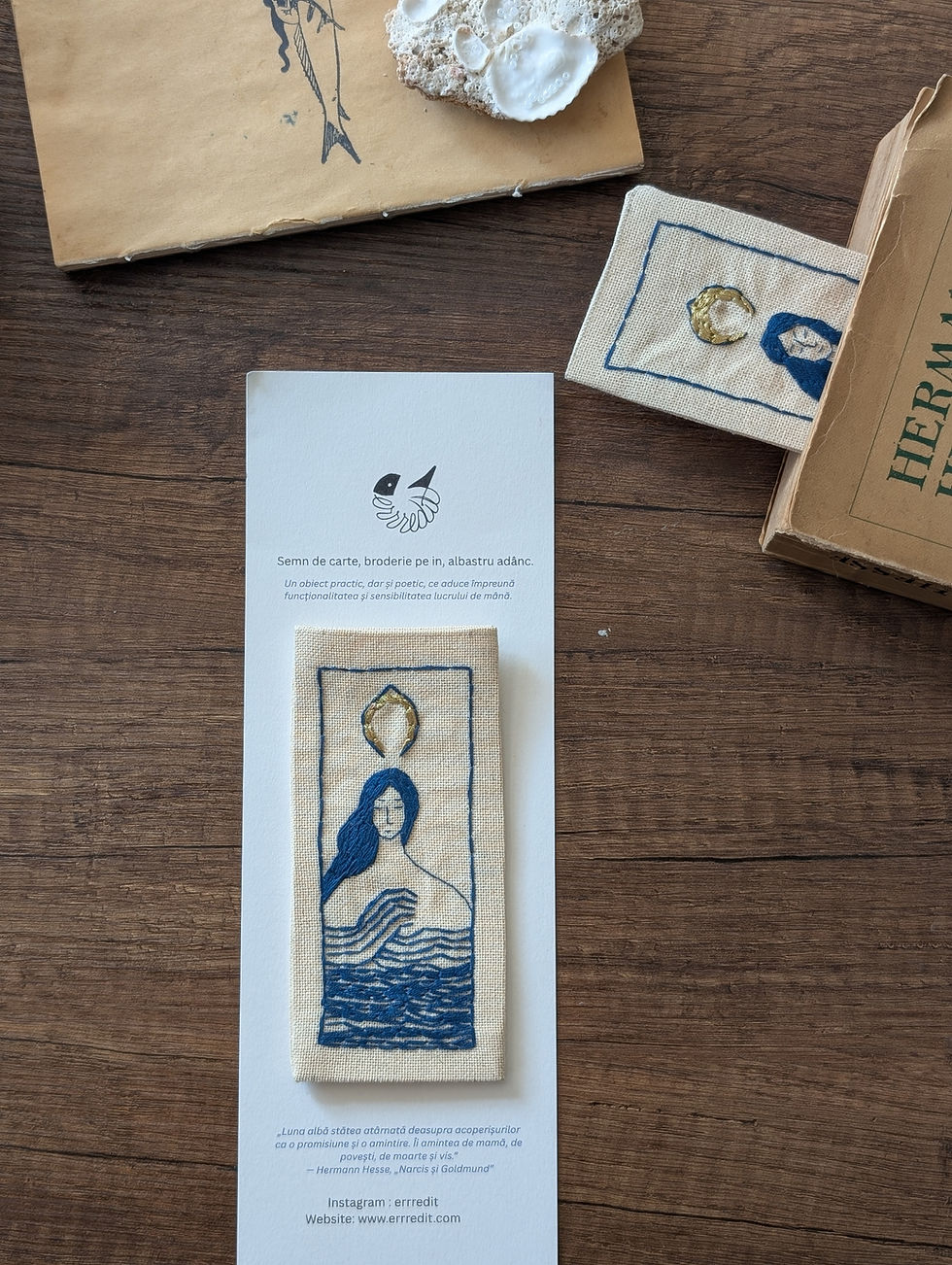 Thumbnail: Semn de carte, broderie pe in, albastru adânc
