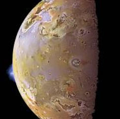 Vulcão Pillan Patera em Io, satélite de Júpiter, obtida pela sonda Galileo.