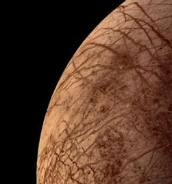 Foto de Europa, satélite de Júpiter, obtida pela Voyager 2.