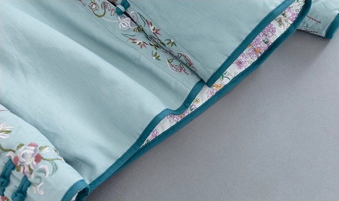 Прев'ю: Утеплений бомбер із вишивкою 03658