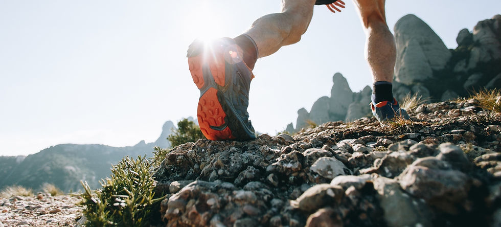 homem-descolado-com-tatuagens-ultra-trail-runner_edited_edited_edited.jpg