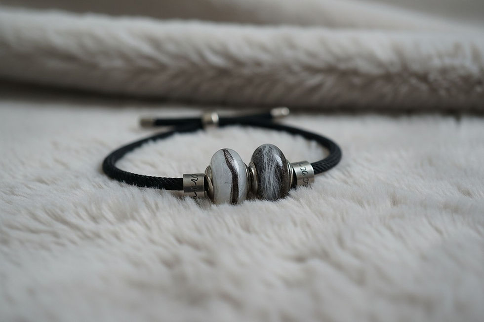 Tierhaarschmuck Armband Mina mit 2 Fell/Asche Charm Perle 16mm