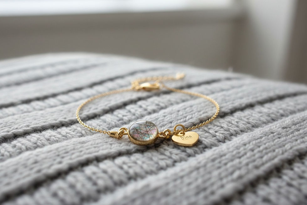 Tierhaarschmuck Armkettchen „Tina“ (925er Silber, vergoldet/rosévergoldet) mit Fell & Gravurherz