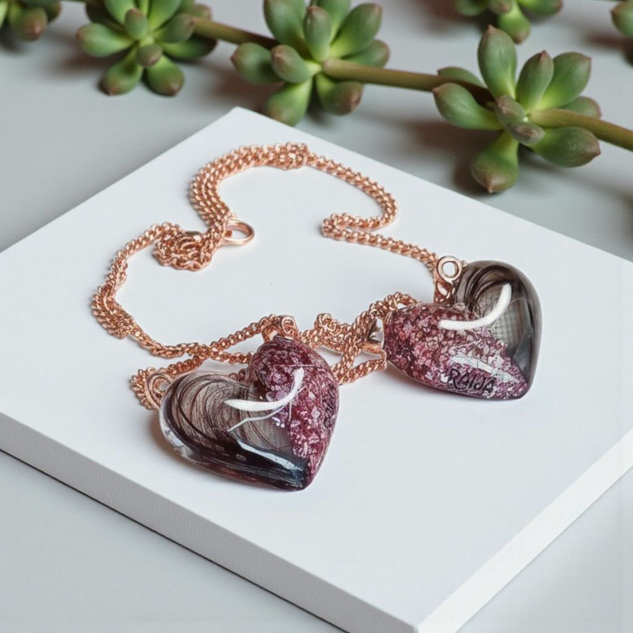 Sabrina Herz2– Individueller Tierhaarschmuck