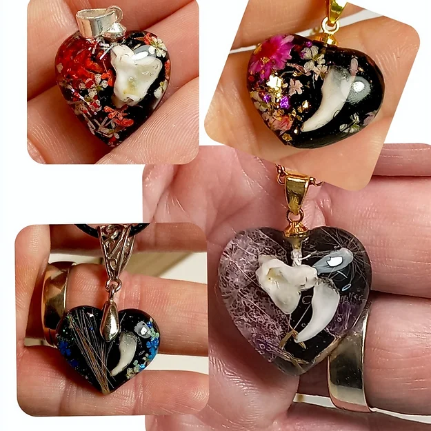 Der Harz Herz Anhänger gibt es in ca. 1,3x1,4cm 1,8x1,8cm auch andere Größen möglich und kann bestückt werden mit Haaren Fell eventuell sogar einem Zahn die Hintergrundfarbe könnt ihr selbst aussuchen. Auch die Anordnung der Haare Fell könnt ihr selbst bestimmen, wer möchte könnte auch ein Symbol oder eine Figur auf das Herz haben wie z.B eine Hundepfote ein Herz ein Schriftzug. Die Kette ist Silber 925 es gibt sie in Vergoldet und Rosévergoldet. Wer einen Zahn oder eine Kralle mit eingearbeitet haben möchte könnte das kostenlos machen lassen. Inklusive Versand und Verarbeitung CHF 65.00