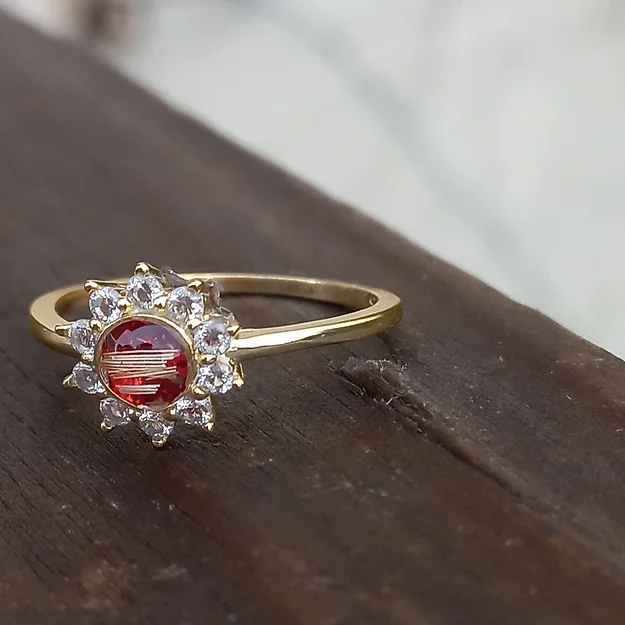 Tierhaarschmuck Fingerring ein Zauberhafter Ring aus 18K Silber925, die Füllfläche ist 4mm Groß und die Zirkonia Funkeln wunderschön. Die Farbe der Füllung könnt Ihr Auswählen, auch mit sehr wenig Fell eine so schöne Wirkung. Nur solange Vorrat Nur in Vergoldet erhältlich Inklusive Versand und Verarbeitung CHF 80.00