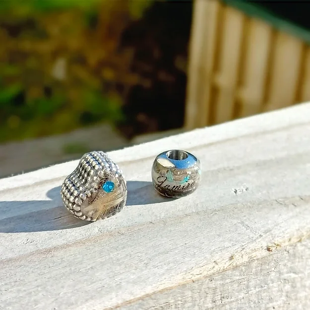 Pandora Herz bestückt mit Fell. Original Pandora Herz könnte auch mit Asche bestückt werden. Inklusive Versand und Verarbeitung CHF 60.00