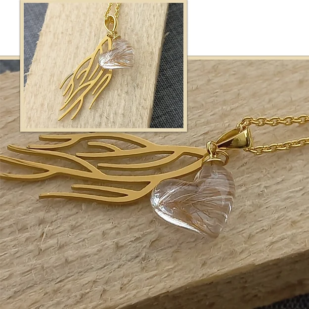 Der Harz Herz Anhänger gibt es in ca. 1,3x1,4cm 1,8x1,8cm auch andere Größen möglich und kann bestückt werden mit Haaren Fell eventuell sogar einem Zahn die Hintergrundfarbe könnt ihr selbst aussuchen. Auch die Anordnung der Haare Fell könnt ihr selbst bestimmen, wer möchte könnte auch ein Symbol oder eine Figur auf das Herz haben wie z.B eine Hundepfote ein Herz ein Schriftzug. Die Kette ist Silber 925 es gibt sie in Vergoldet und Rosévergoldet. Wer einen Zahn oder eine Kralle mit eingearbeitet haben möchte könnte das kostenlos machen lassen. Inklusive Versand und Verarbeitung CHF 65.00