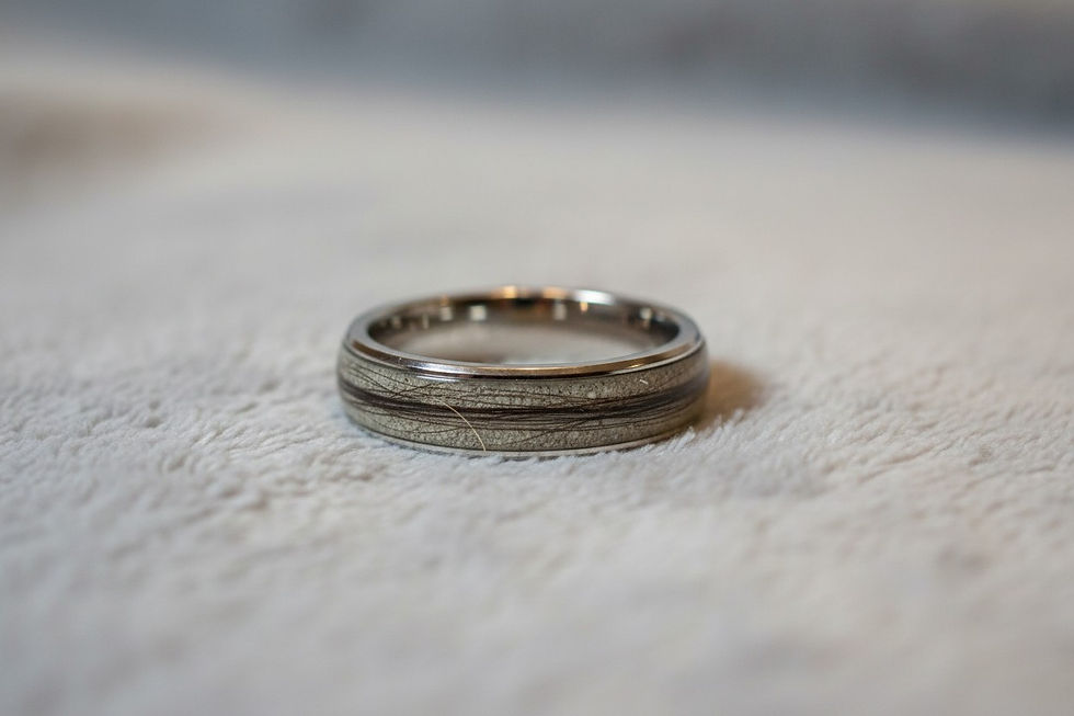 Miniaturbild: Tierhaarschmuck Fingerring "Falke 1" 6mm