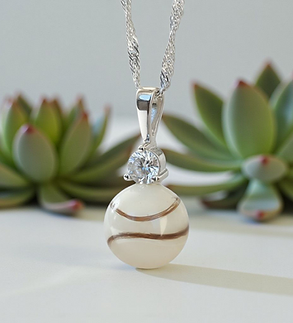 Halskette in Silber mit einer Perle weiss und 2 Streifen aus Haaren | Muttermilch Schmuck Schweiz