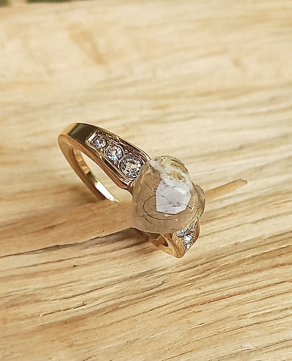 Tierhaarschmuck Fingerring Valora mit einem Herz Fell Stein