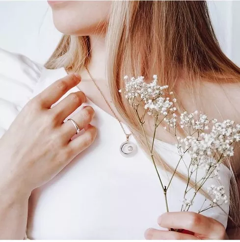 muttermilchschmuck-muttermilch-schmuck-halsketten-ohrringe-fingerringe-tierhaarschmuck-fell-stillen-entstillen-mutterundkind-ewigverbunden-babystillen-abstillen-mamimilch-muttermilchschmuckschweiz-schweiz-bezahlbar-hochwertig