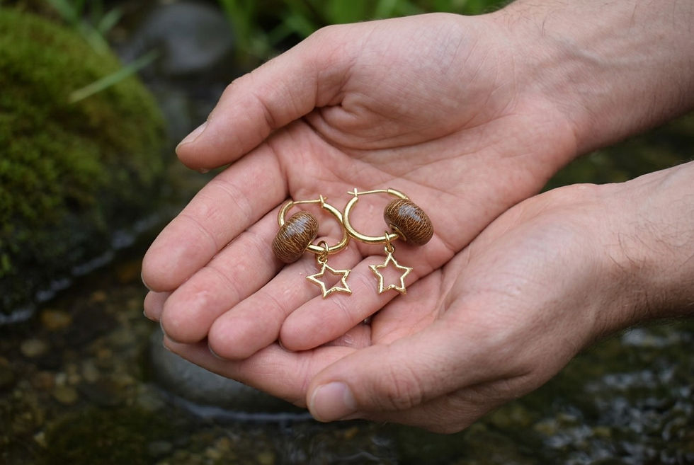Detailaufnahme Fellperle – Tierhaarschmuck Kiara