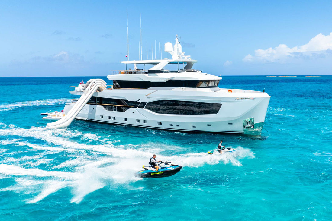 Eau La La, 121 ft motor yacht, photo 1 of 6