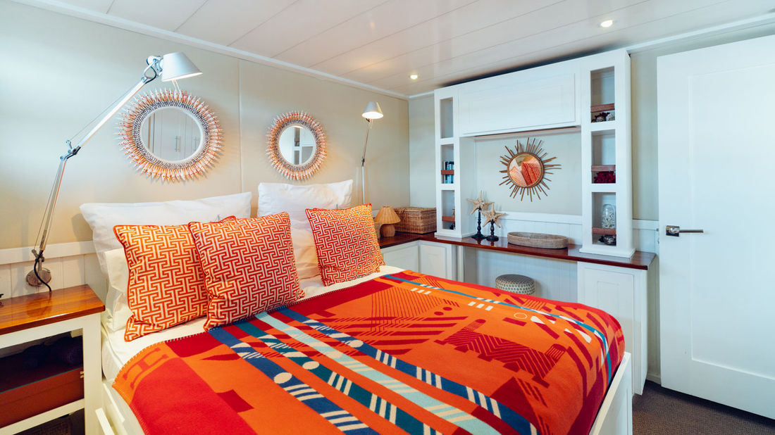 Pink Shrimp, 105 ft motor yacht, photo 3 of 4