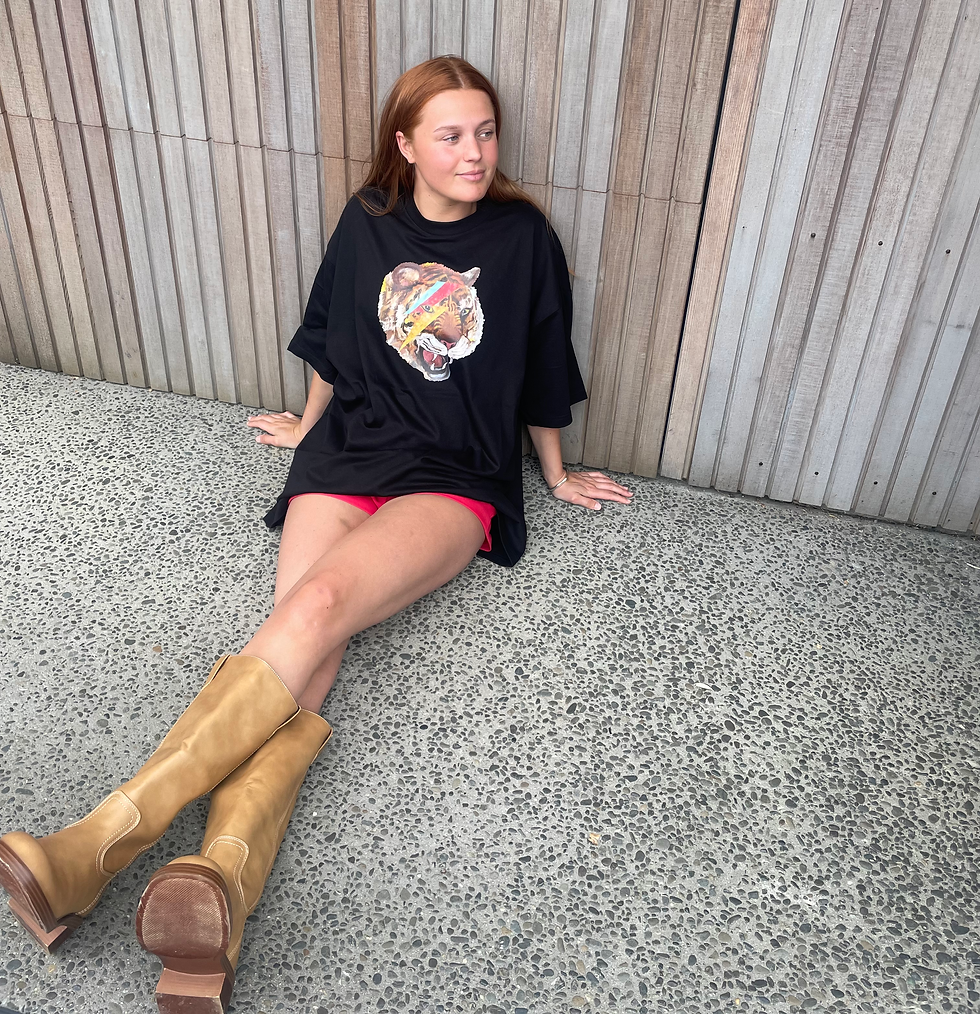 Thumbnail: Ziggy tee Oversize black tee