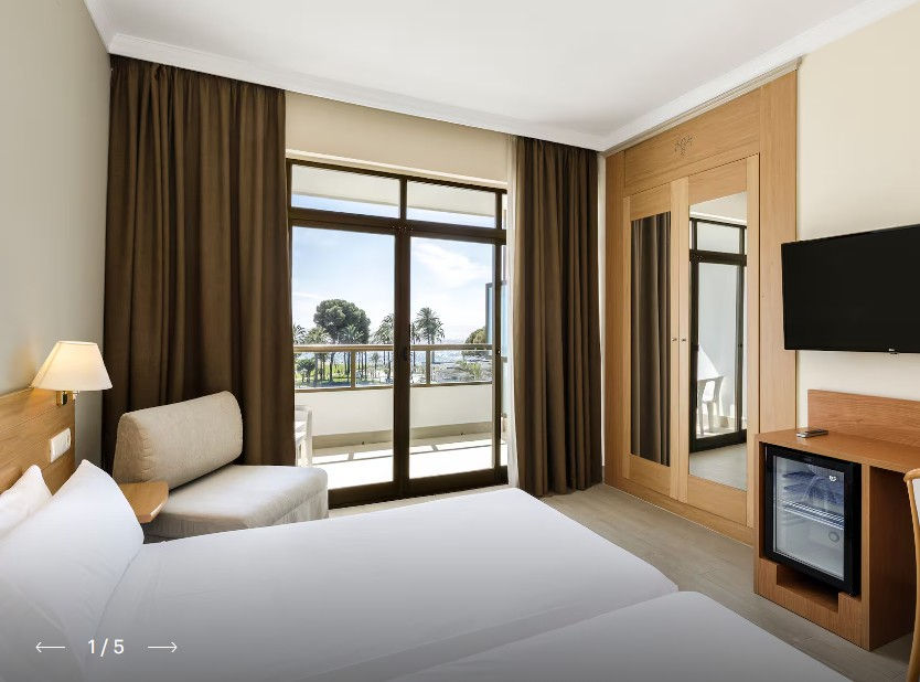 Padel lessons and accommodation