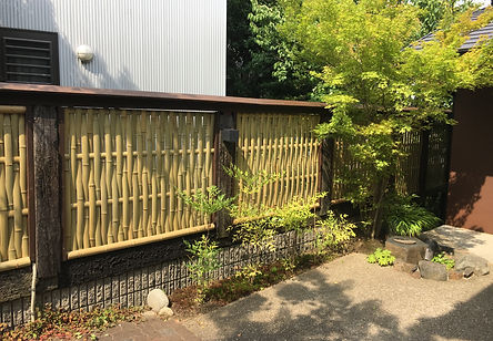 枕木のフェンスを竹垣にリフォーム