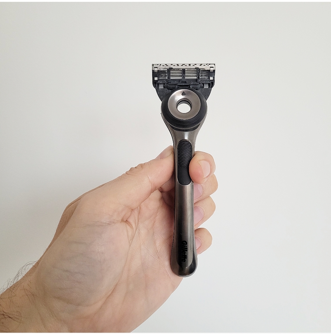 Rasoir Gillette Labs - 5 Lames, Barre Exfoliante, Support Magnétique Gris, Neuf