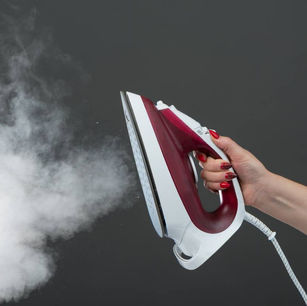 Pourquoi une centrale vapeur est-elle plus efficace qu'un fer à repasser pour tes vêtements ?