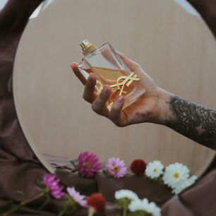 Briser les codes et explorer de nouvelles fragrances avec les parfums mixtes