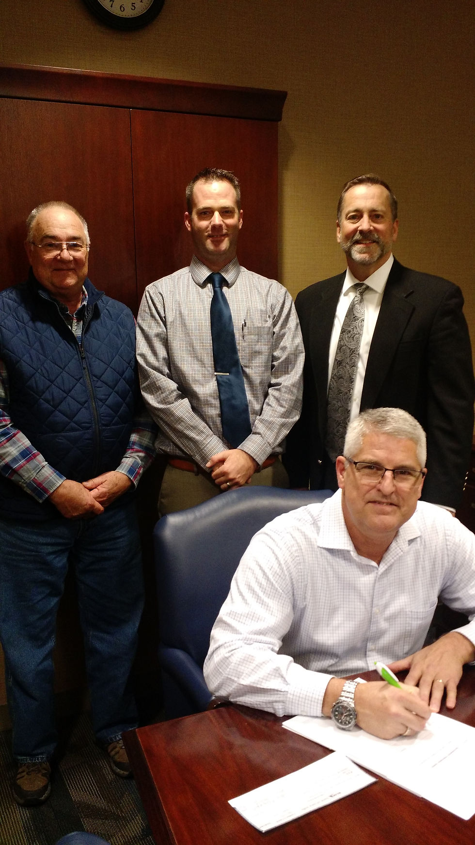 Hangar Loan Signing 2017-11-15