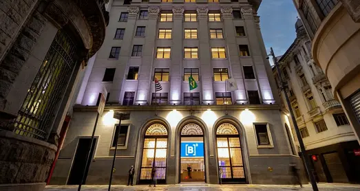 CONSERVADORES, VIRE UMA CORPORAÇÃO OU MORRA!