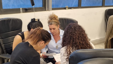 קומי - גלריה