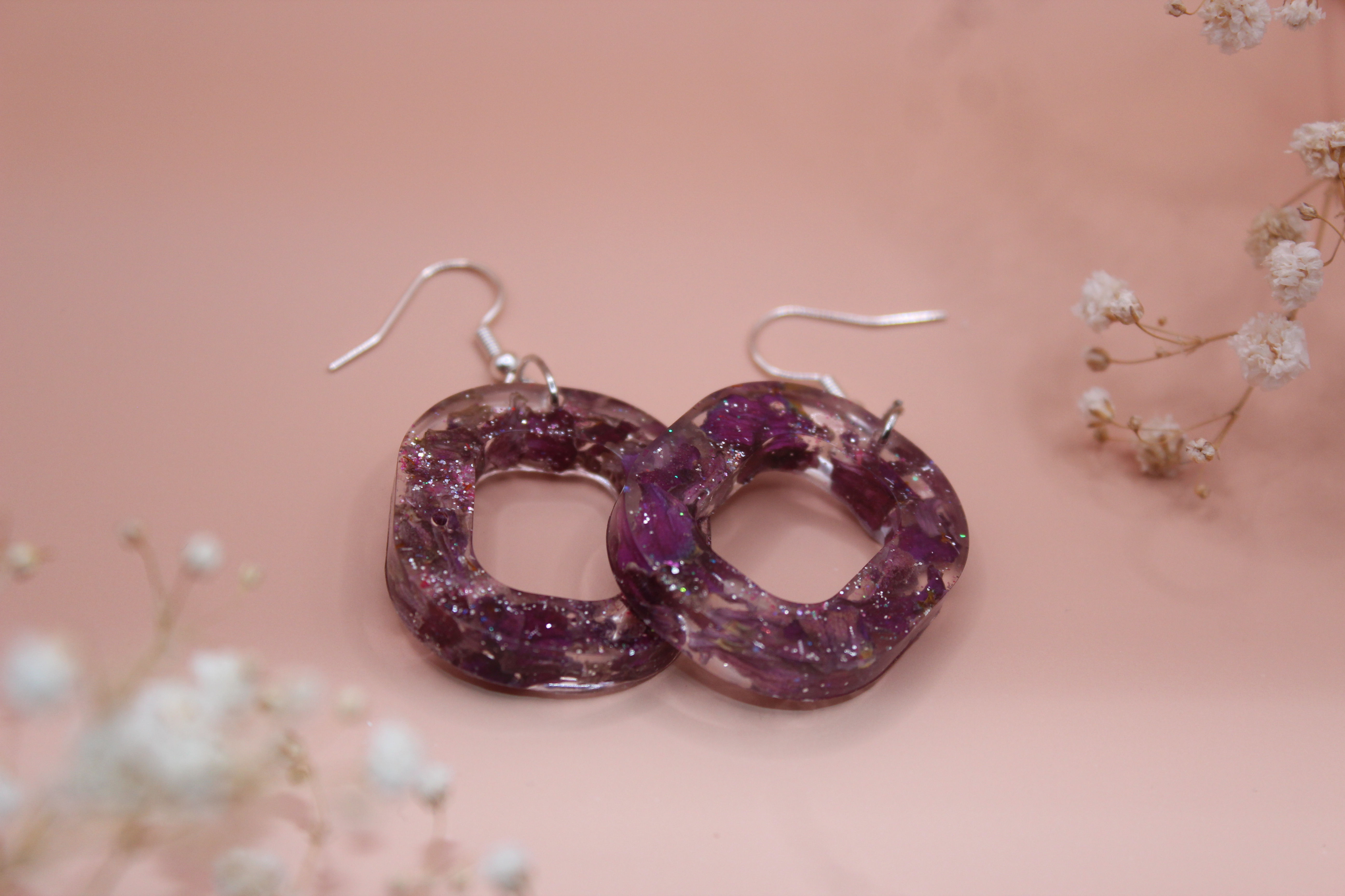 Epoxy reisin earrings with Latvia's nature inside