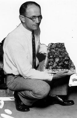 AB34 Hugo F. Allardt kneeling, Jan