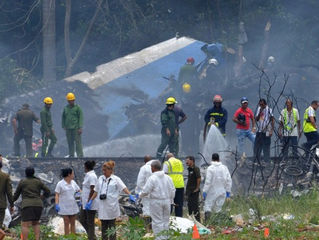 Boeing 737-200 CRASH 100+ Killed