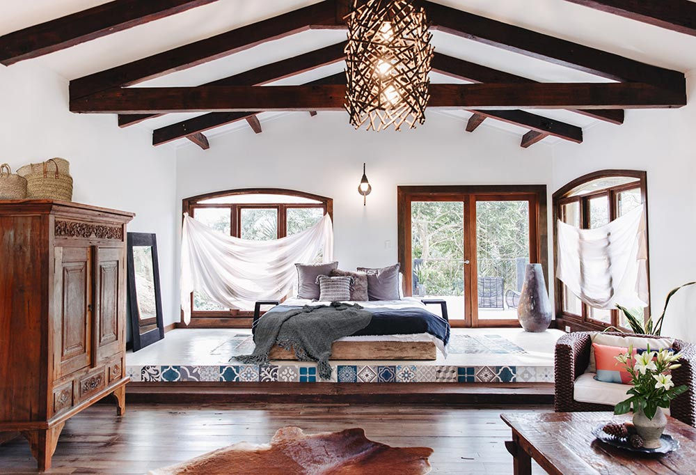 Private Room w Ensuite & Balcony