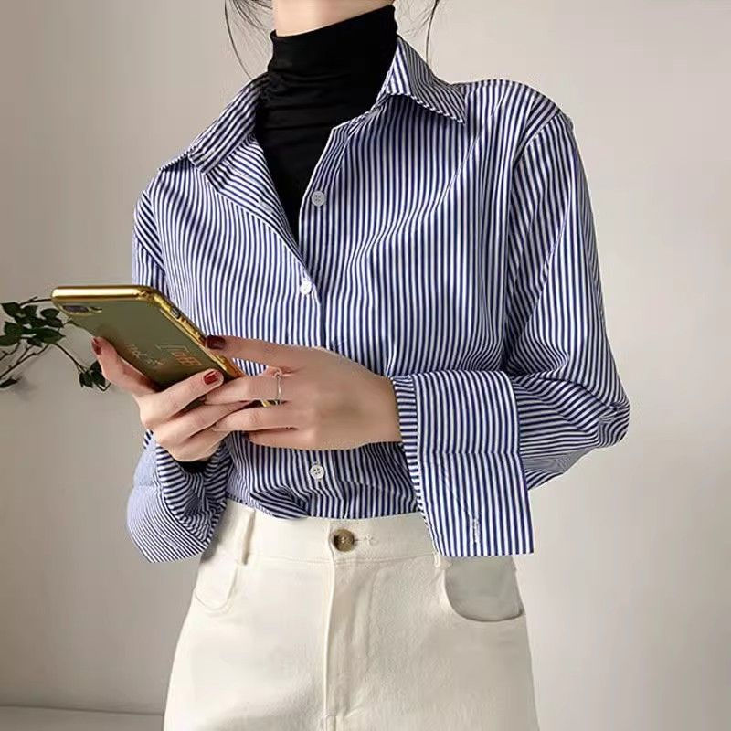 Miniatura: Camisa Feminina Clássica Listrada – Elegância e Conforto