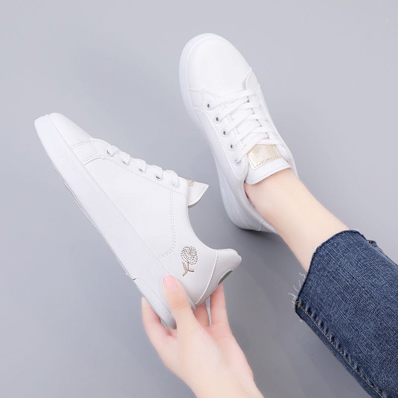 Miniatura: Tênis Casual Feminino Bordado – Elegância e Conforto