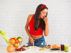 ¿Comer por horarios para bajar de peso?, esto es lo que dice un experto