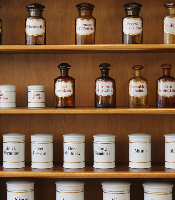 Naturopathie Shelf