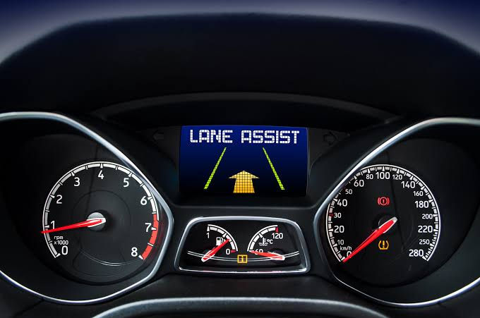 What Is Lane Keep Assist? How It Works and Should You Trust It?