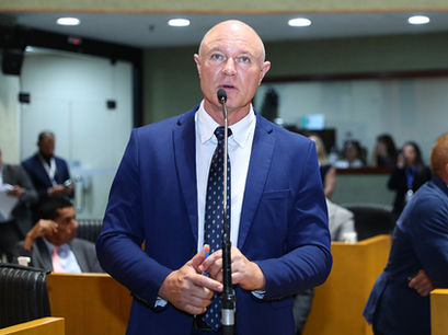 Conta de luz pode ficar mais barata: projeto quer zerar imposto para famílias da Apae no ES.