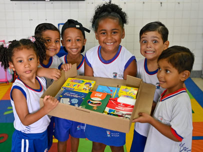Mais de 40 mil alunos começam o ano letivo com kit completo e uniforme novo em Vitória.