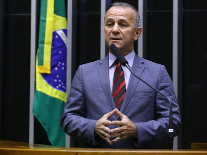 Helder Salomão lidera avanço de PEC que extingue aposentadoria compulsória como sanção disciplinar.