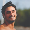 Quem é Arthur Mulinari? Conheça a história do jovem desaparecido no mar durante surfe em Vila Velha.