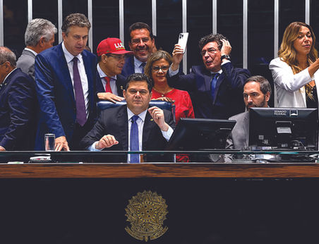 TRABALHAR MENOS, DESCANSAR MAIS: Fim da escala 6x1. LULA conquista vitória para os trabalhadores.