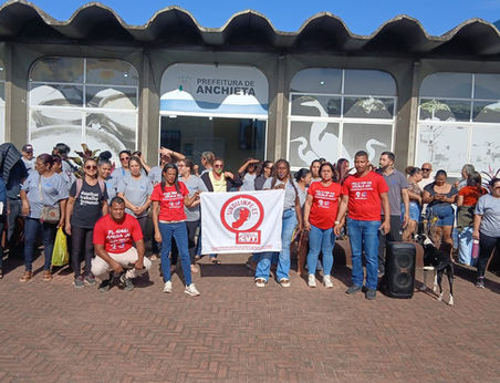 Suor sem salário: trabalhadores terceirizados param atividades em Anchieta e recebem silêncio como resposta.