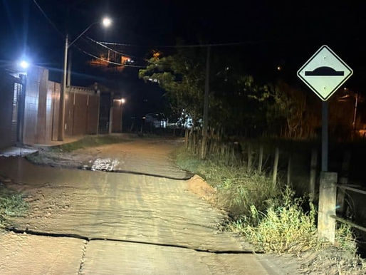 Morador instala quebra-molas por conta própria e causa acidente grave em Cachoeiro.