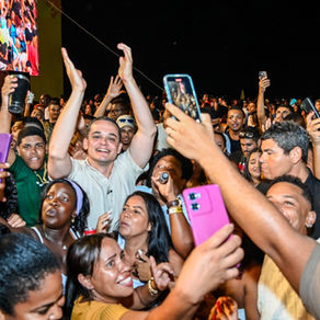 Ele é do Povo! Pazolini junto com mais de 80 mil pessoas cantam com Suel e Pele Morena na Arena de Verão.