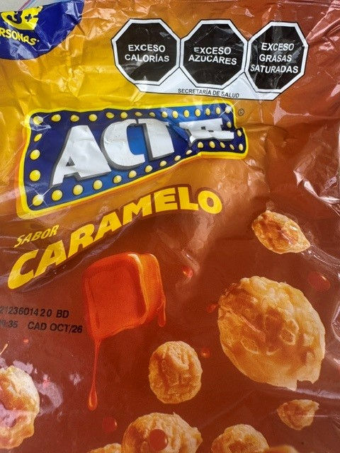 Panama food labeling is better than in America: excess calories, fat and sat fat would make you think twice before eating this...unless you are hungry!
