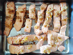 [私廚貳｜海鮮。鹹檸檬鮭魚佐焦糖洋蔥蘑菇]