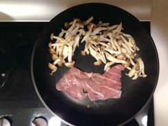 ［切邊魚片。迷迭莎莎］